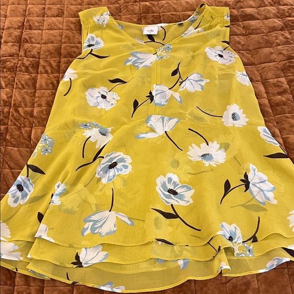 ✨3/$20 Cabi Floral Yellow Sleeveless Top - Picture 2 of 4